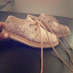 Zara toddler shoe with laces. Size 24 Euro size
